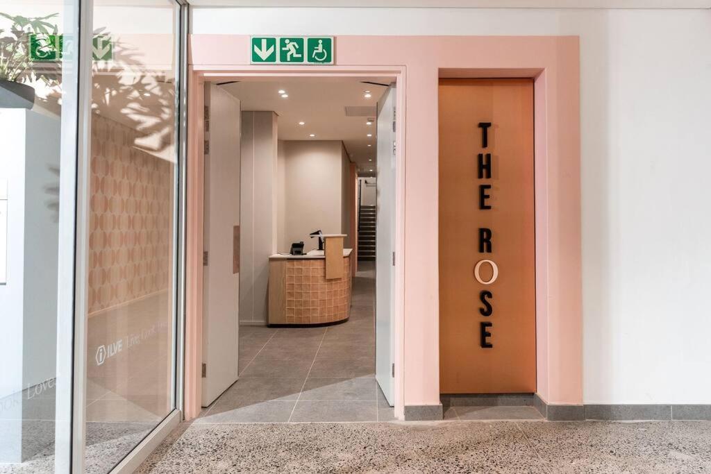 The Rose 610 - Lux With Rooftop Pool