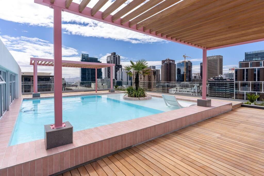 Apartment The Rose 610 - Lux With Rooftop Pool
