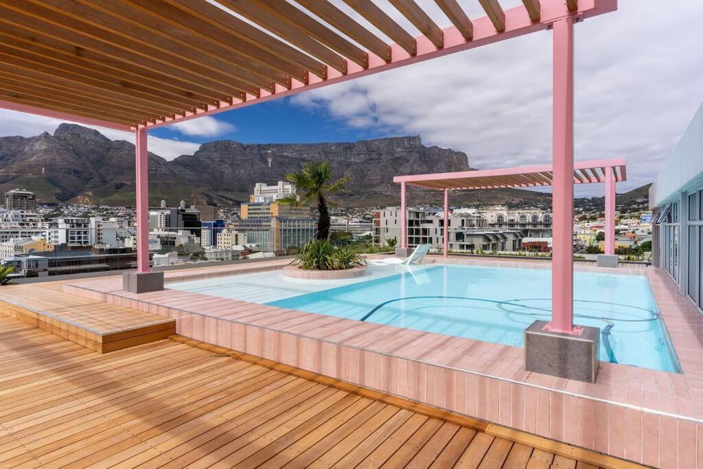 Apartment The Rose 610 - Lux With Rooftop Pool