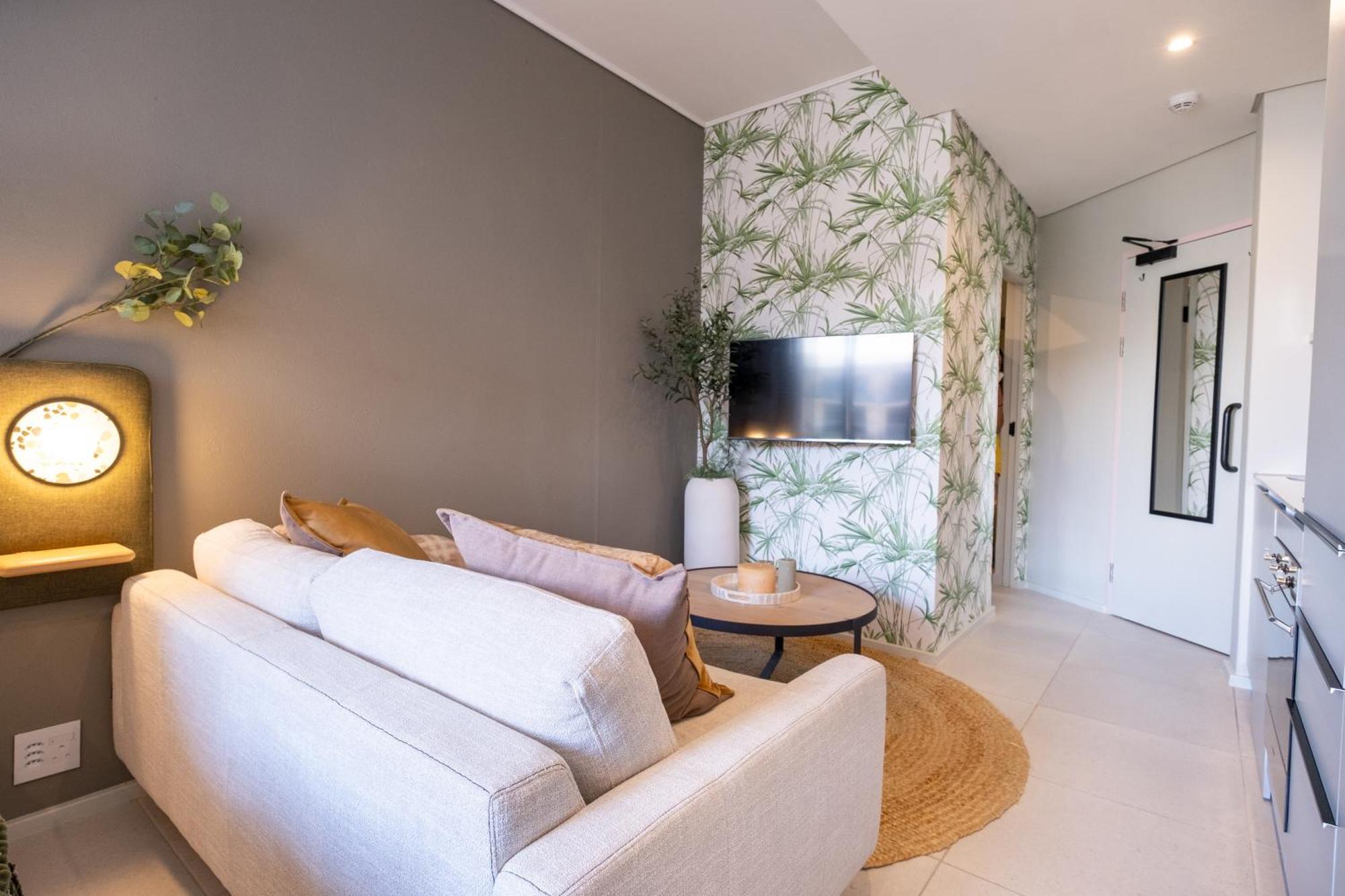 The Rose 610 - Lux With Rooftop Pool Apartment Cape Town